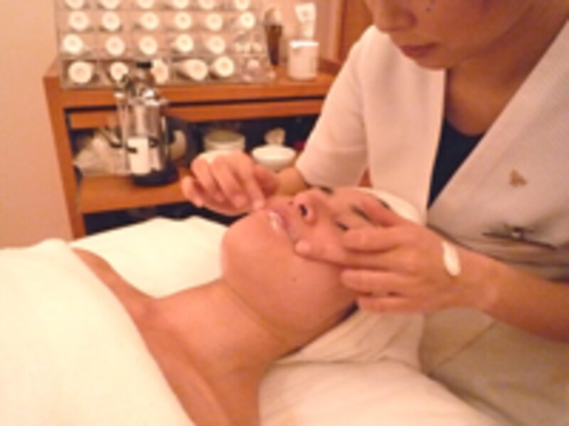 目元口元マッサージ