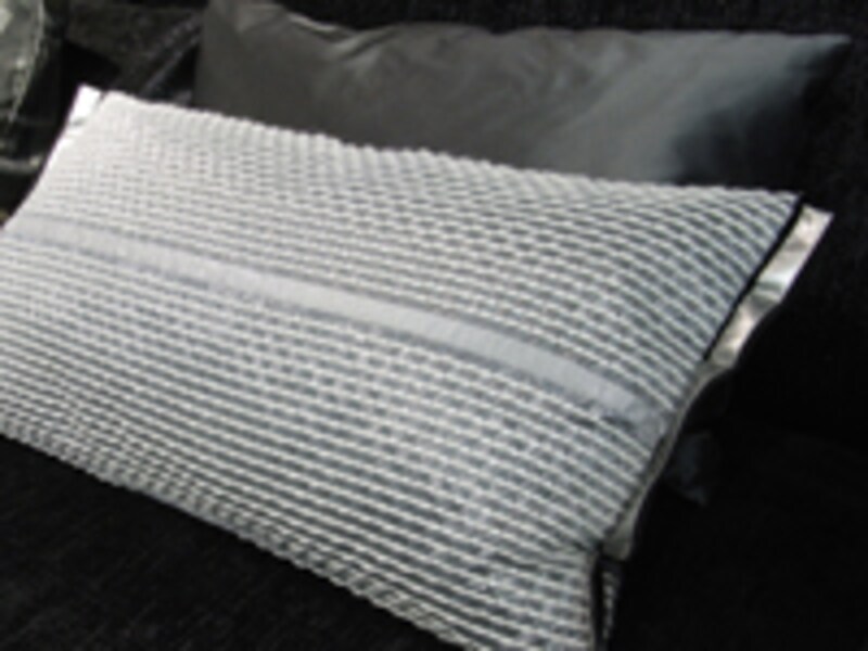 カーテンとクッション