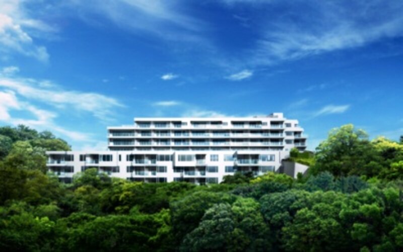 “緑の海に浮かぶ白い客船”をイメージした外観は、誰もが憧れる住まい