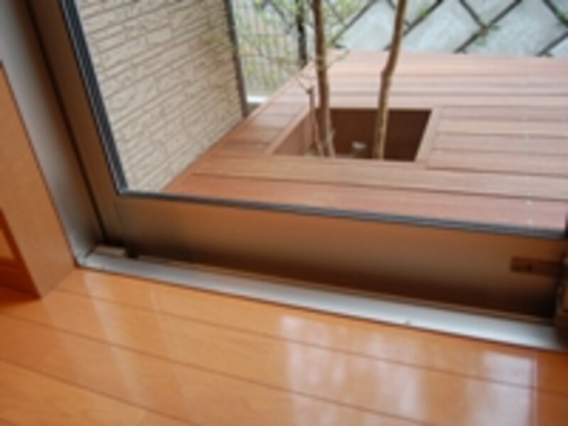 フローリングとウッドデッキ