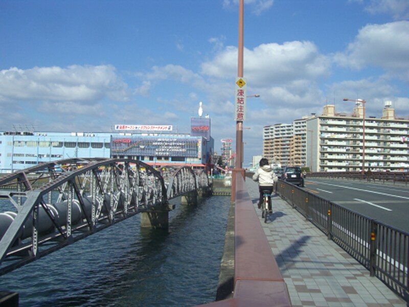 大阪市と豊中市の間を流れる神崎川