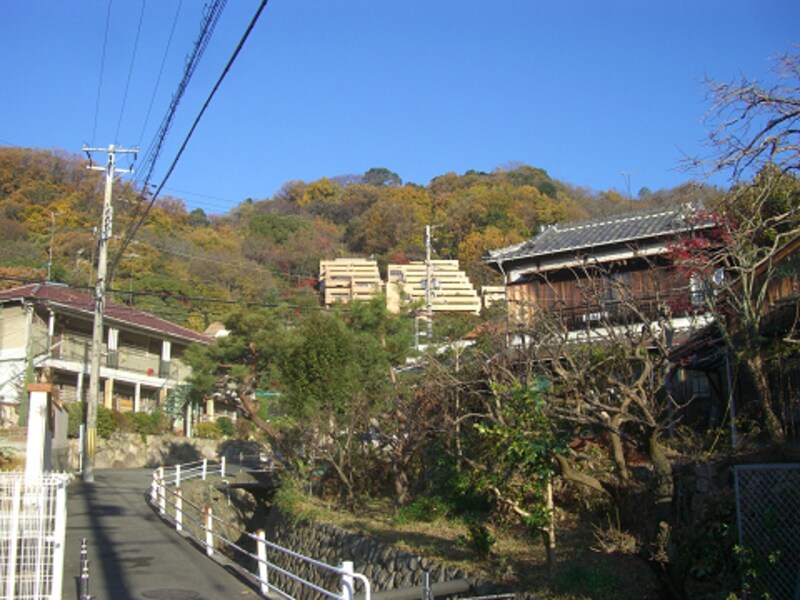 山の近くの住宅