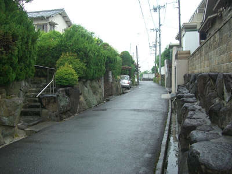 石垣のある家