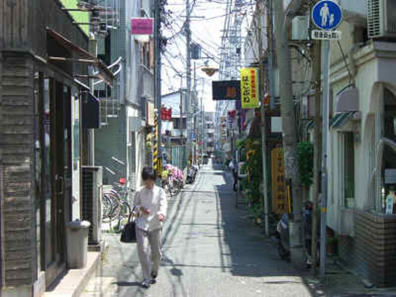 高架下から一本北