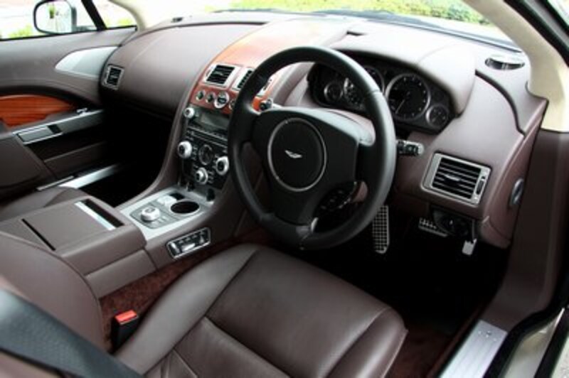 アストンマーティンラピード