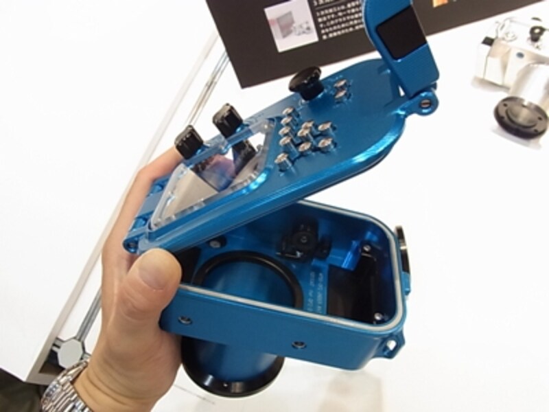 デジタルカメラ用水中ハウジング