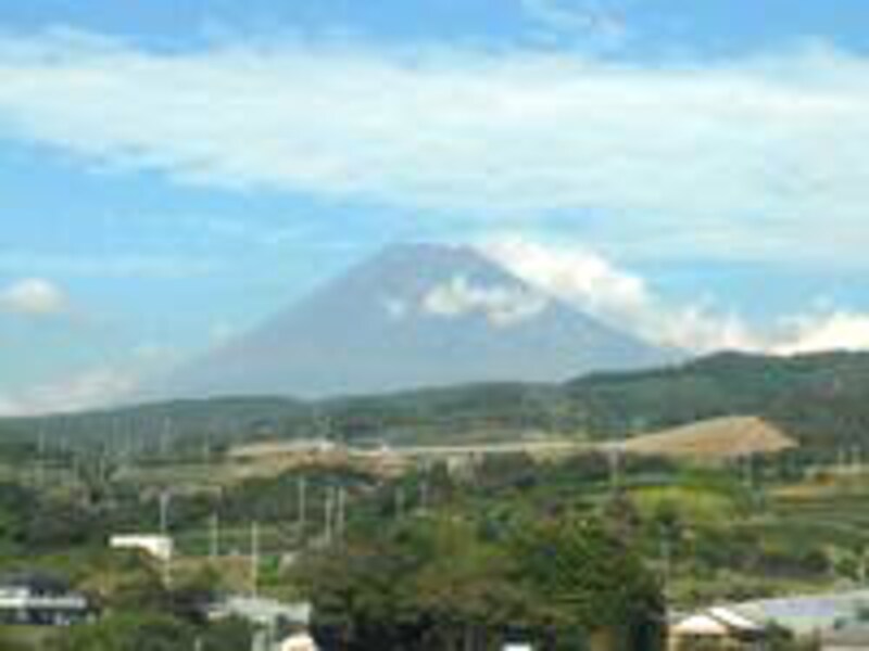 新幹線車内から眺めた富士山