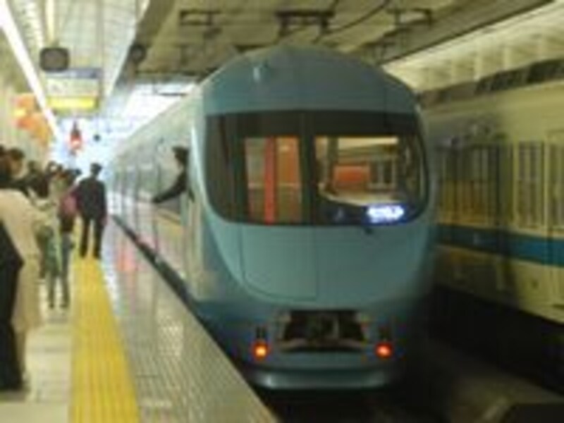 青いロマンスカー