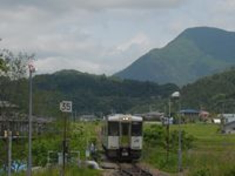 替佐に到着する列車