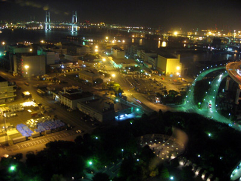 横浜マリンタワー 30階 展望フロアからのベイブリッジ