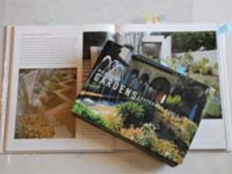 洋書も参考資料に