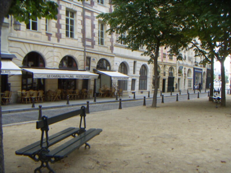 ドーフィーヌ広場