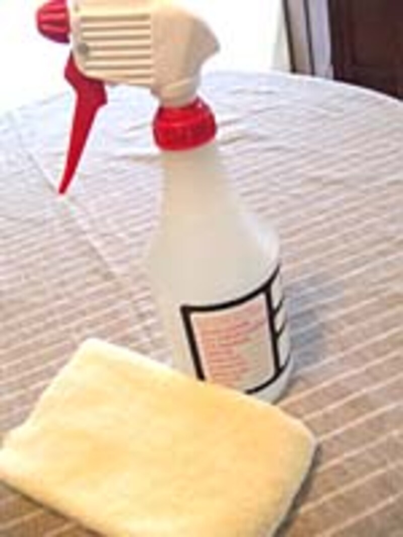 スプレー容器に水を入れて、ハッカ油を1~2滴。これでOK!