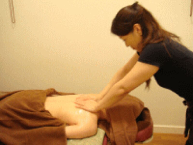 肩マッサージ&ハーブ温湿布