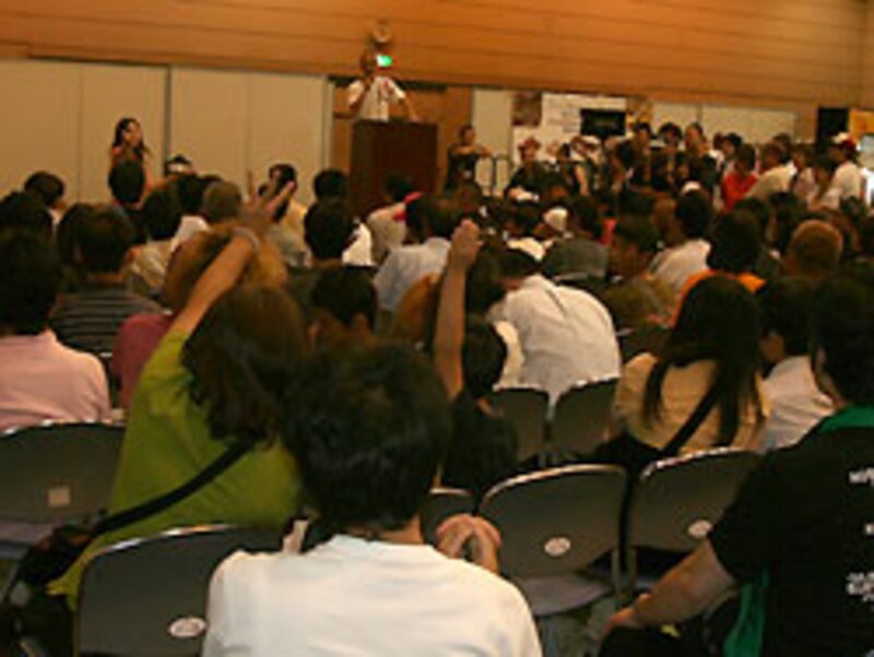 盛り上がっているように...見えますよね?