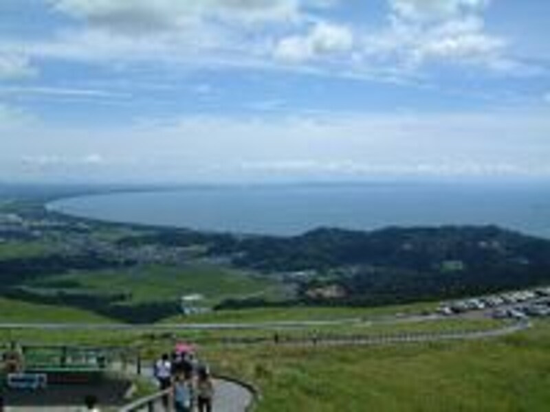 【秋田】寒風山から眺める男鹿半島の美しい海岸線
