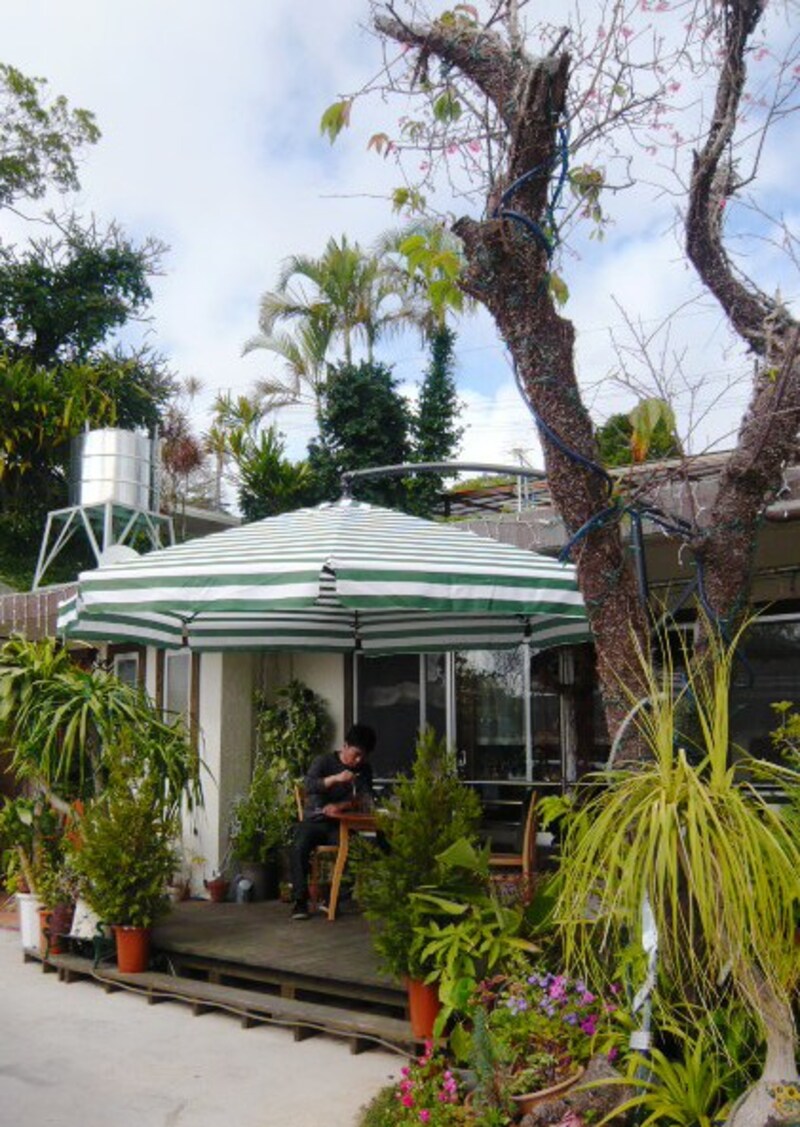 沖縄の人気カフェ「マンジェ」