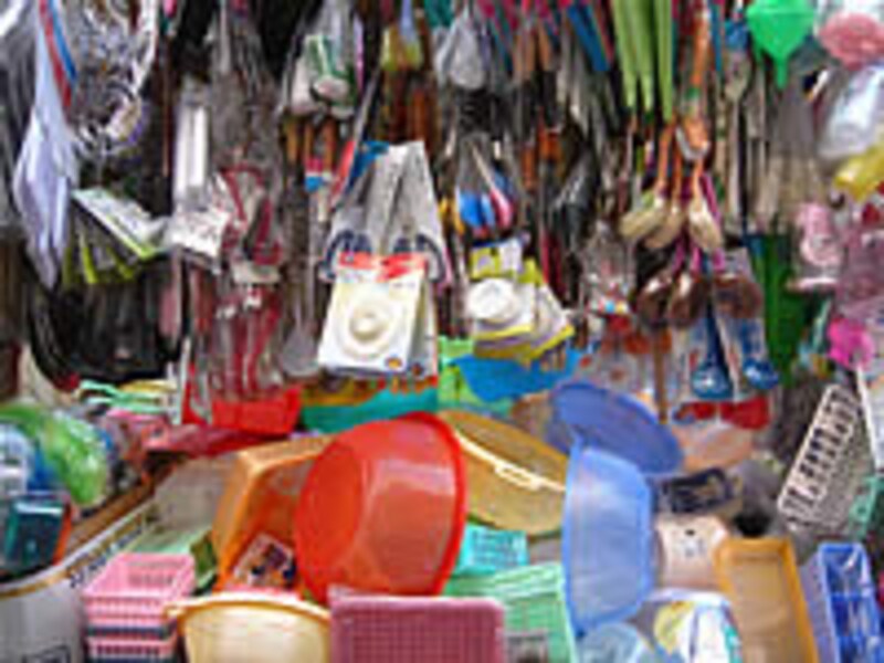 生活雑貨を売る屋台