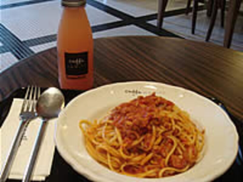 「Caffe HABITU」のツナとトマトのパスタ