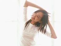 軽い運動、いい睡眠、バランスのとれた食事で、ホルモンバランスを崩さない生活を心がけよう