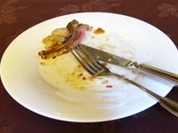 お皿に残ったものは一箇所にまとめましょう