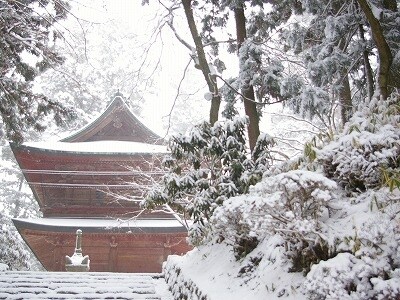 雪に包まれる比叡山延暦寺。たいへん寒いが美しい