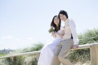 結婚式とは別途、衣装も場所も変えた写真を撮る手も