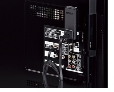 Buffalo WLI-UTX-AG300をLANケーブルで接続。この機種は、TVのUSB端子にも設置できる優れもの。