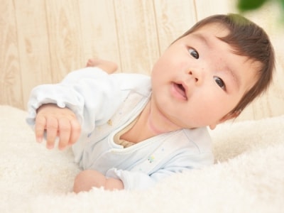 生後3か月になると首がすわるまであと少し!かなりしっかりしてきます