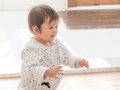 12か月までひとり立ちできる赤ちゃんは全体の半分ほど。個人差が大きいので焦らなくて大丈夫です