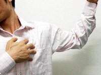 胸の筋肉をゆっくりストレッチしましょう