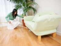 家の目につかない場所に盗聴器が置かれていないか