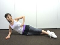 気になる腰周りのぜい肉を意識して!