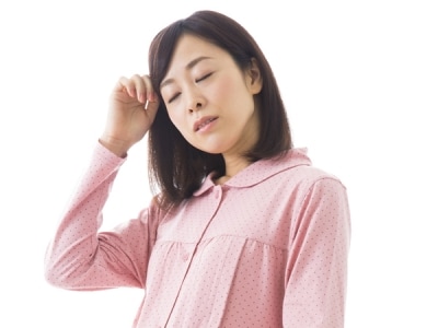 症状が見られる方は急に立ち上がらないようにしたり、めまいを感じたら横になって休みましょう