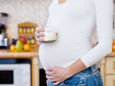 便秘には繊維質の多いものをとったり、朝に水や牛乳を飲んで腸を刺激するなども有効