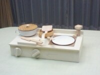 おままごと卓上キッチン。調理用具も手作りです