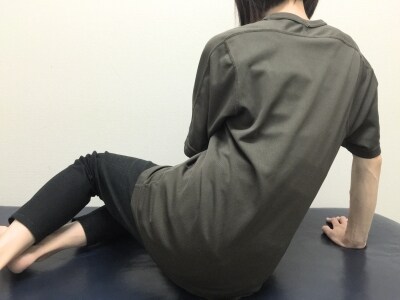 布団にお尻を下してゆっくりと横になりましょう