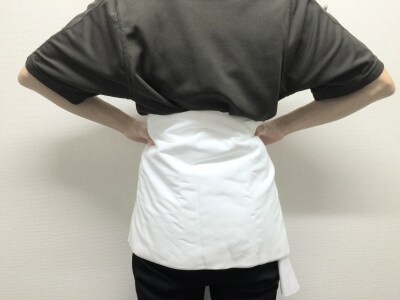 腰からお尻の範囲にバスタオルや布が当たる様にセットして横になります