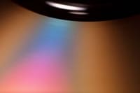 CD-ROMやDVD、Blu-rayディスクなどの動画を再生したり、逆に書き込んだりするには、専用のソフトが必要になります