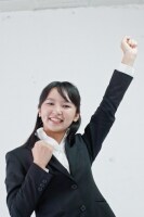女性のガッツポーズ
