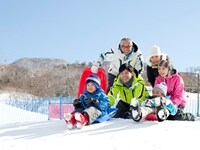 キッズパークでそり遊び