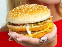 筋トレをすれば、食べたいものを我慢する必要もなくなる。ストレスなくダイエットできるので、結果長続きする