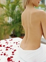 バスタイムは最高の自分磨きの時間。綺麗になることを楽しみながら、お風呂deストレッチにトライしてみて下さい。