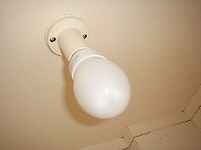 電球取り付け