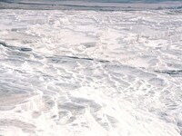 一面に広がる石灰棚。上部の棚の水ほど温かく、かつてはローマ皇帝もこの湯につかった ©牧哲雄
