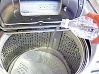 今回は給湯機からのお湯(46℃)を入れながら酸素系漂白剤をプラス