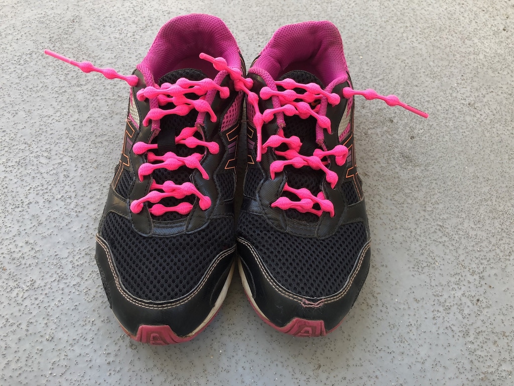 かかとを踏むことなく靴が履ける！結ばない靴ひも「キャタピラン」