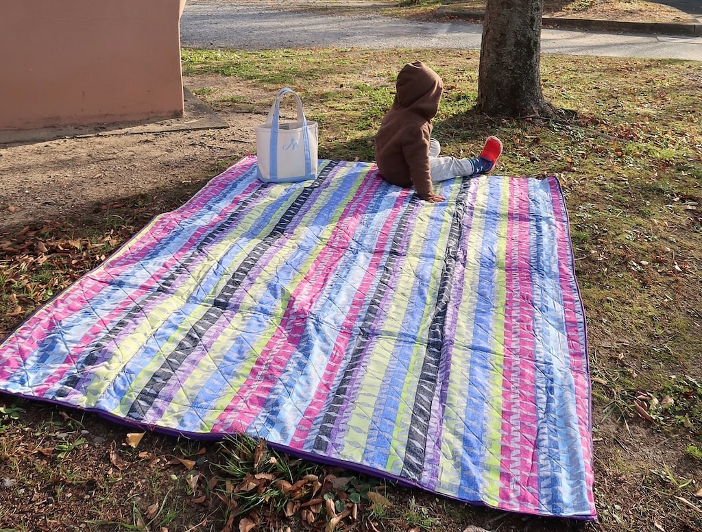 コストコのレジャーシートが優秀！寝られるビッグサイズでコスパよしのキャンプ用品