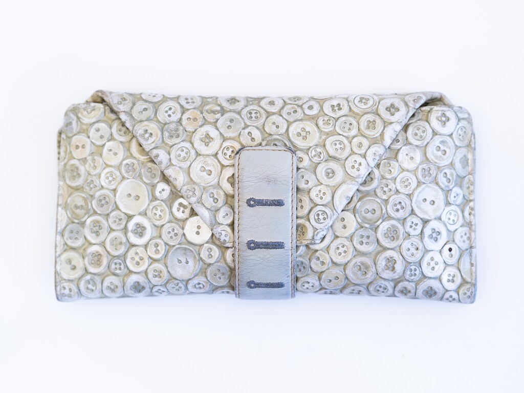 9割のアパレル店員から「どこのもの？」と聞かれるスタイリスト愛用の長財布