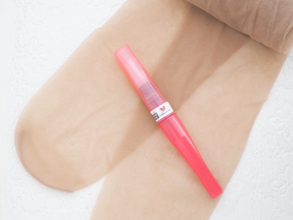 ストッキングの伝線止めに！ポーチに入る救世主「ほつれ止め筆ペンα」